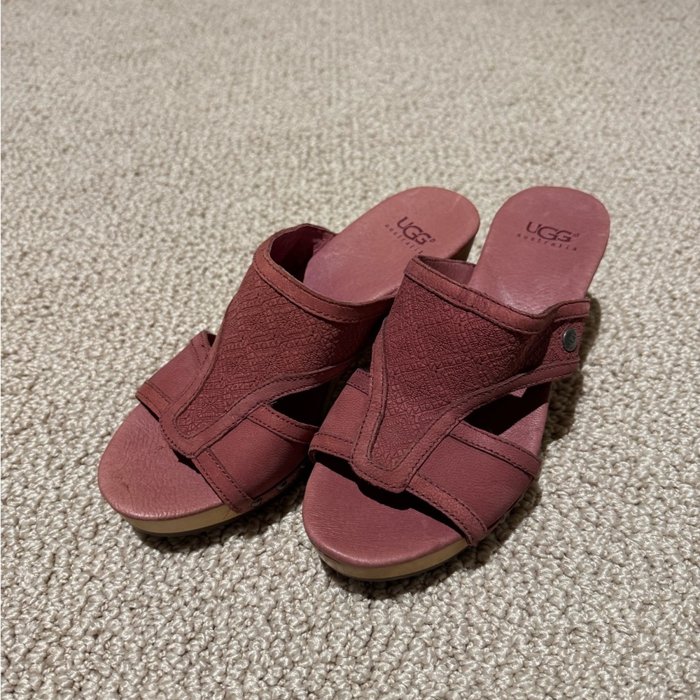 UGG Issa Mosaic Raspberry Clogs - Picture 2 of 6
